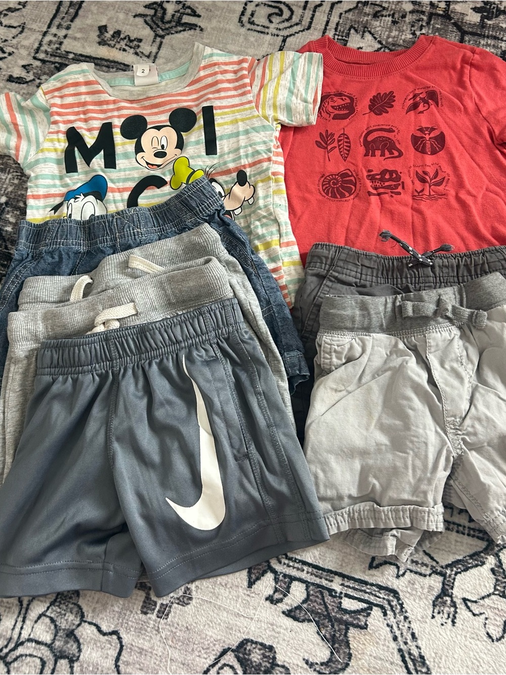 2T Toddler shorts batch w/ 2 shirts